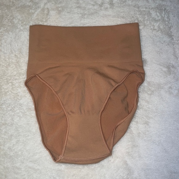 SKIMS Other - NWOT SKIMS core control brief